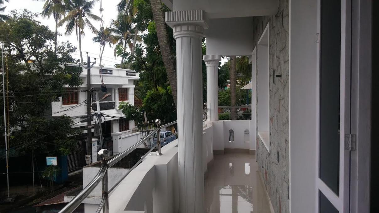 Maria Glory Kochi